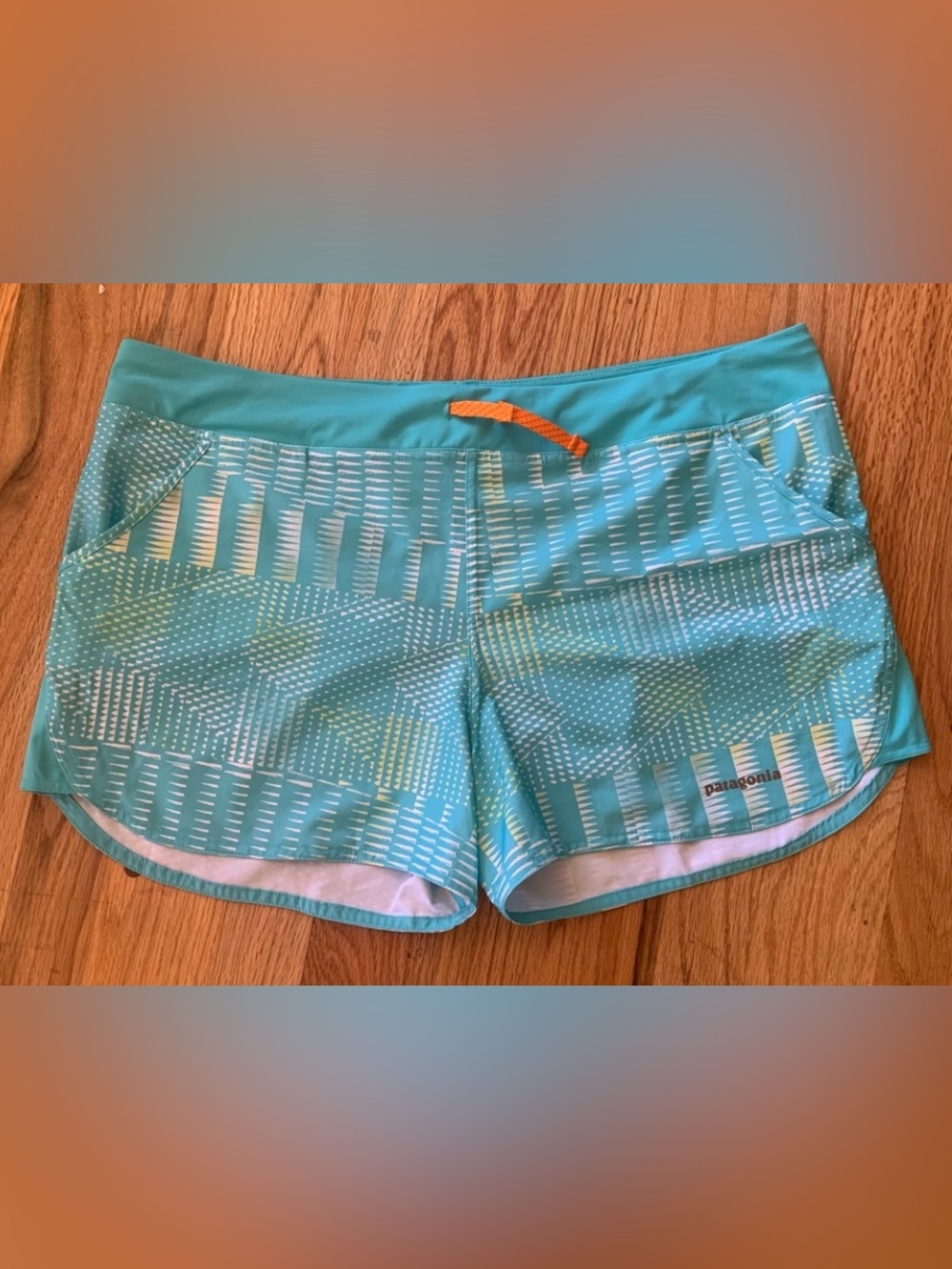 Patagonia Nine Trails Shorts Women's Size L Turquoise geometric unlined pockets